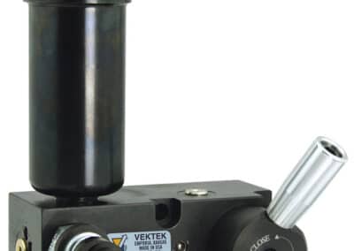 Self-Closing Manual Release Decoupler with External Accumulator